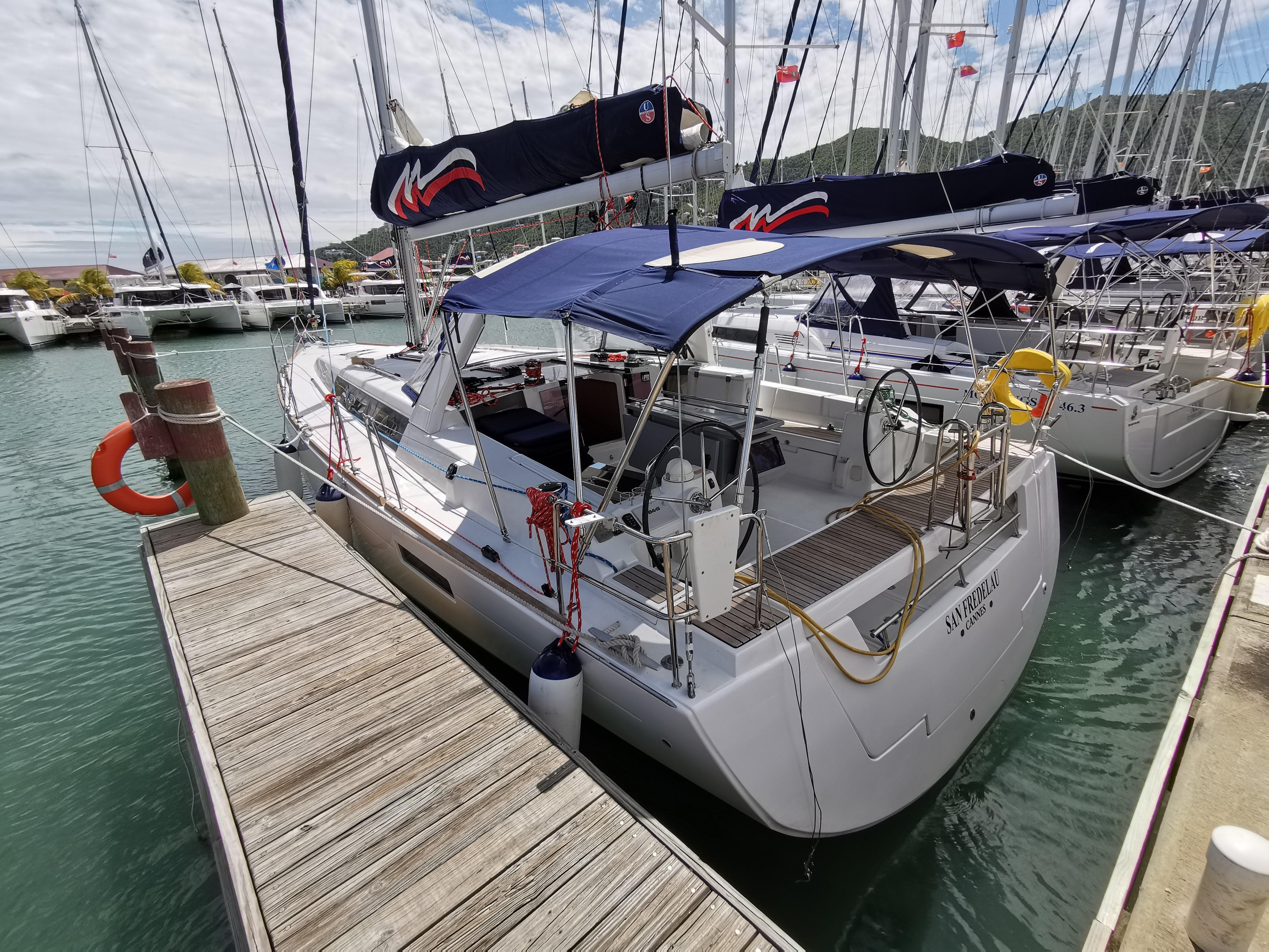 45 ft beneteau sailboat